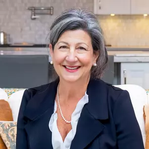 Laura Van Zeyl, Oakville, Real Estate Agent